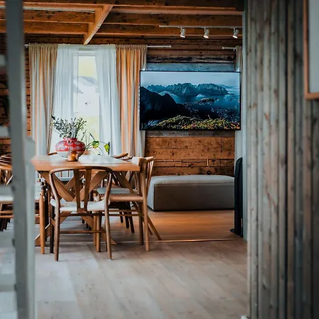 The Hidden Gem - Mountain & View Semesterbostad *