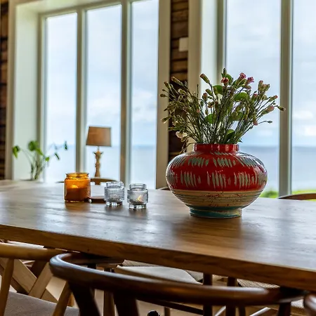 The Hidden Gem - Mountain&beach View Ferienhaus *